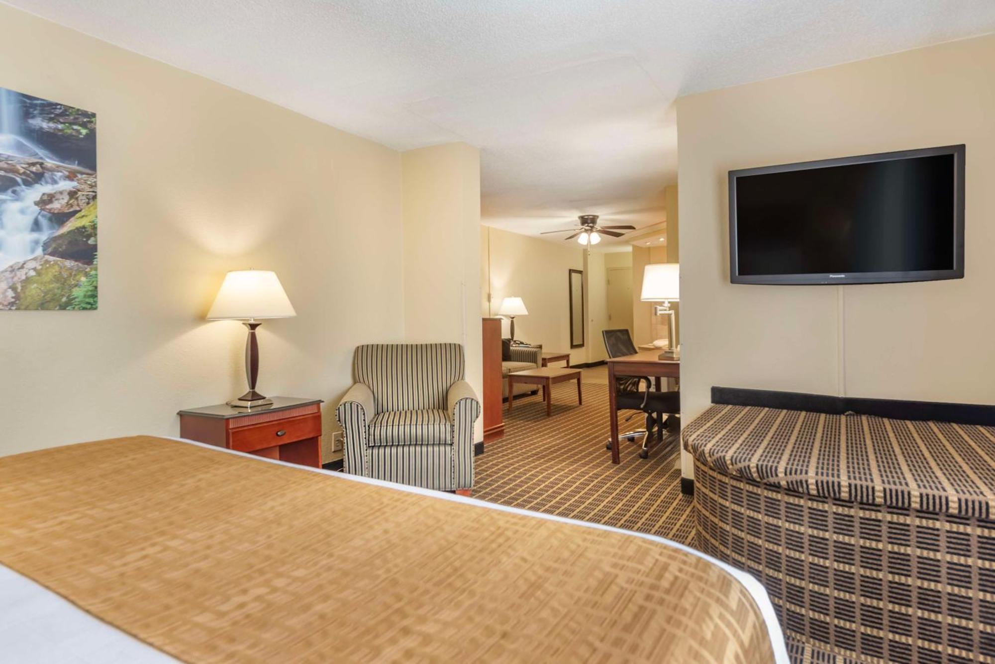 Best Western Plus Bridgeport Inn Exterior photo