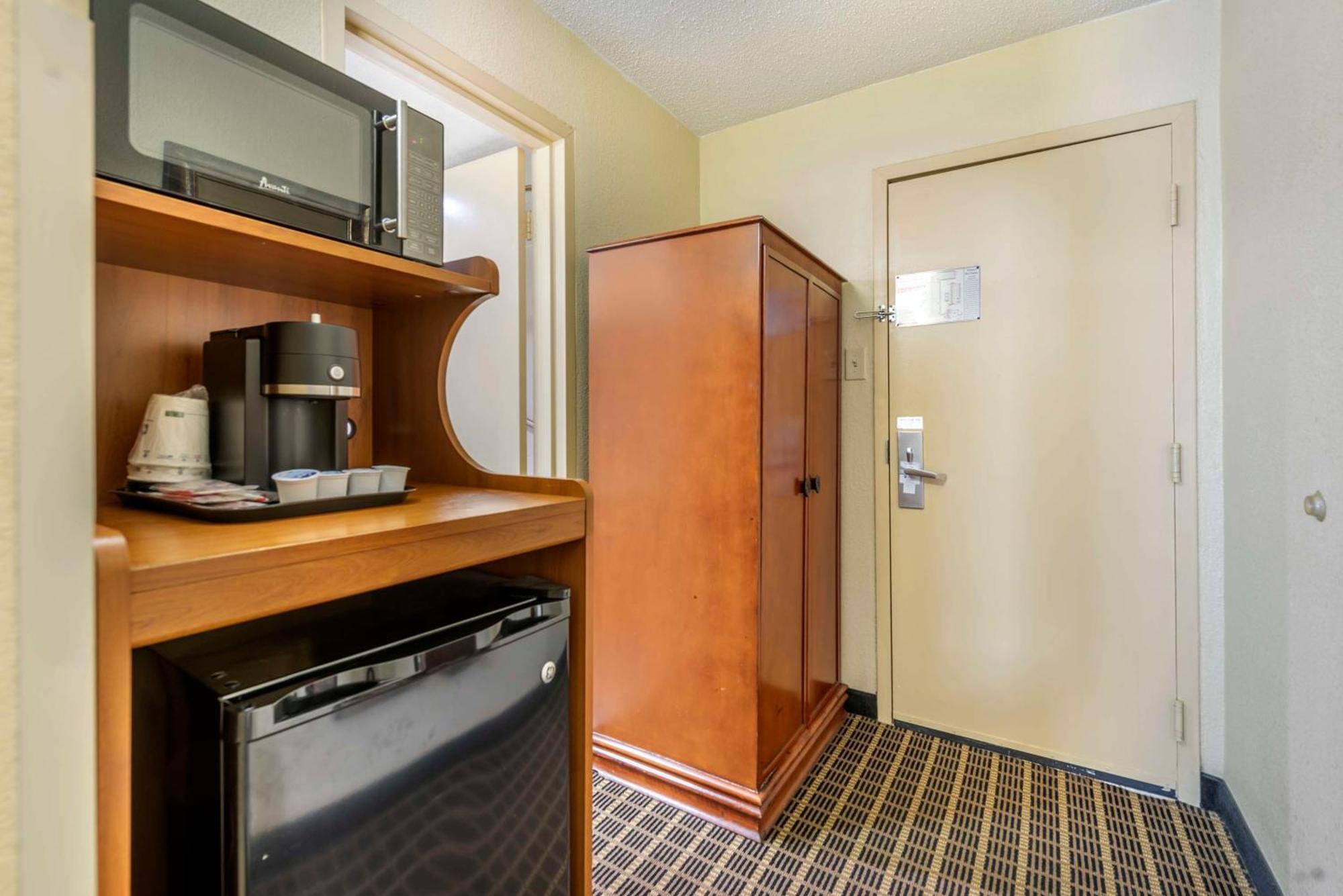 Best Western Plus Bridgeport Inn Exterior photo