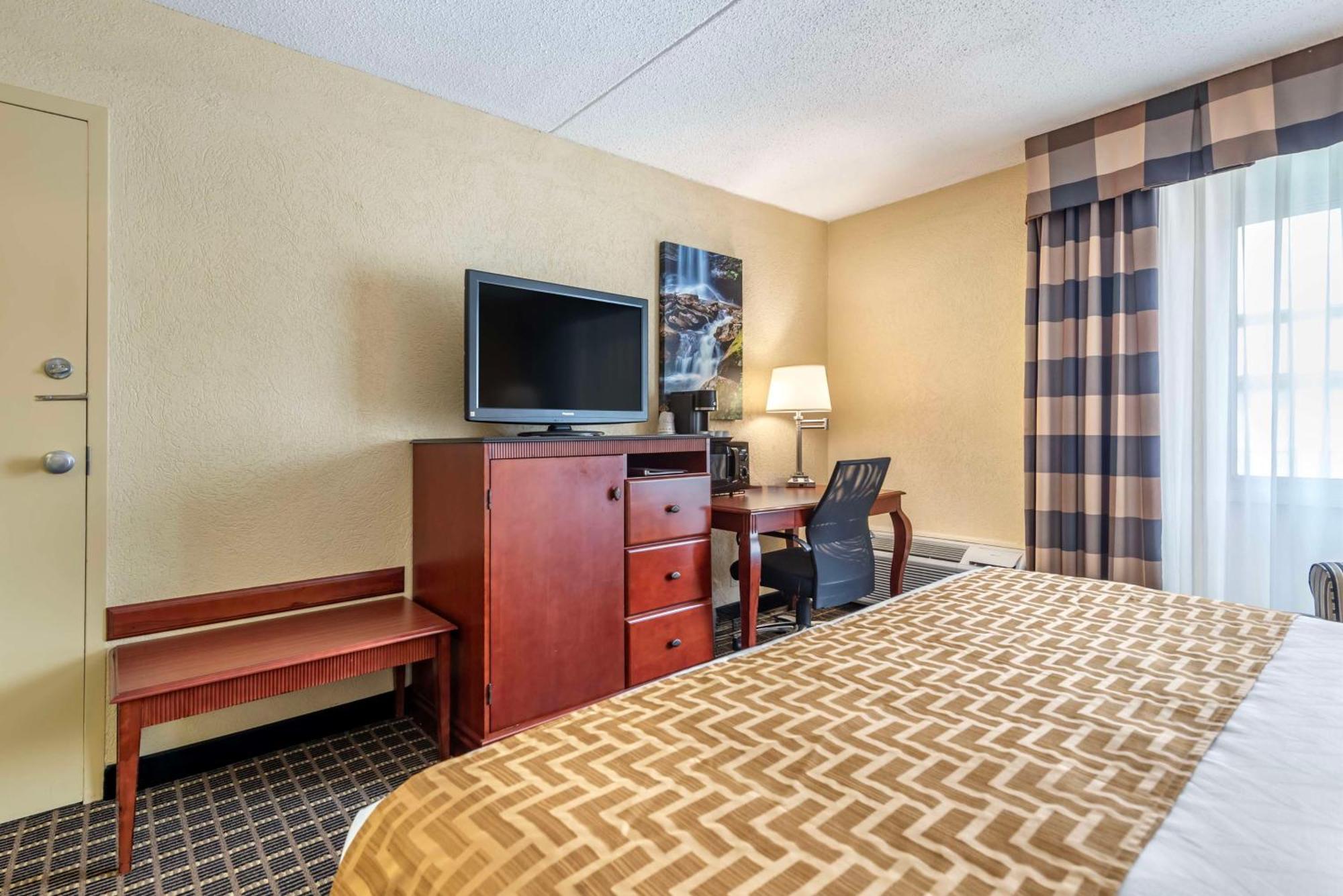 Best Western Plus Bridgeport Inn Exterior photo